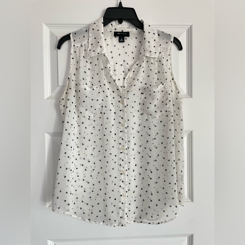 AB Studio White and Black Heart Print Chiffon Button Down Sleeveless Top Medium